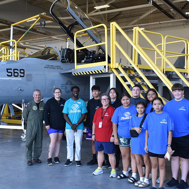career_exploration Kids standing next to fighter jet
