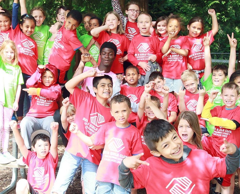 cascade group of kids outside posing for photo
