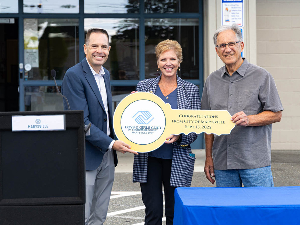 Bill Tsoukalas and Marci Volmer with ceremonial key