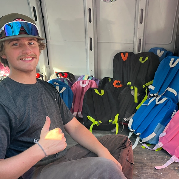 school_supply_square_tile_4 boy in van with backpacks
